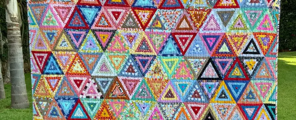 Tangled triangles quilt pattern